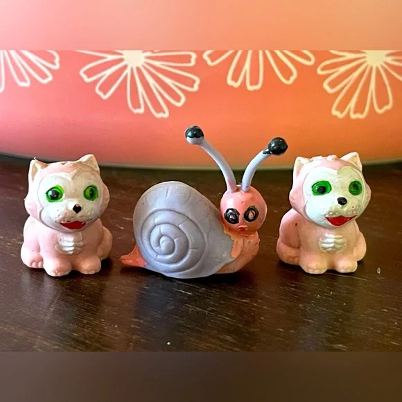 SOLD Vintage Retro Kitschy Plastic Animal Figurines🩷 - Picture 1 of 8